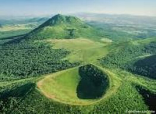 Image Auvergne volcans.jpg